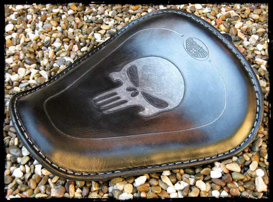 dhcustom up skull solo seat - 10-22 Sportster