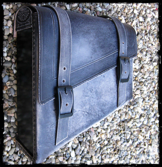 dhcustom vintage blk leather saddlebag