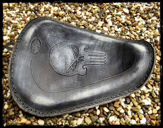 dhcustom up skull blk solo seat - 10-22 Sportster