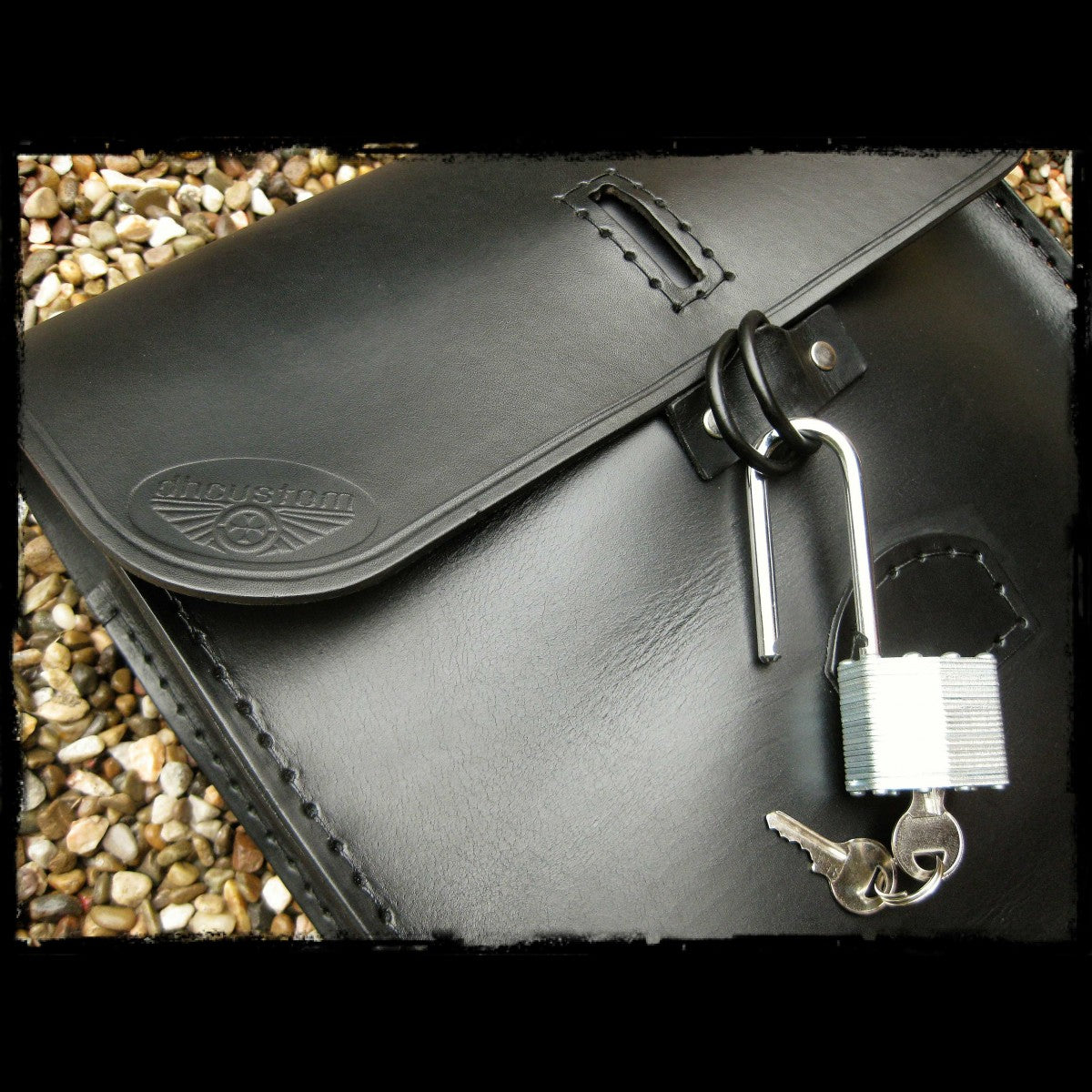 dhcustom leather saddlebag with padlock
