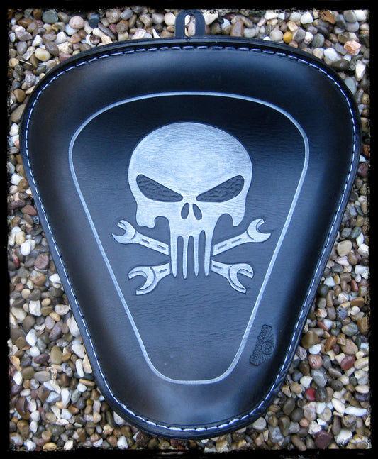 dhcustom up vintage blk skull solo seat - 10-22 Sportster