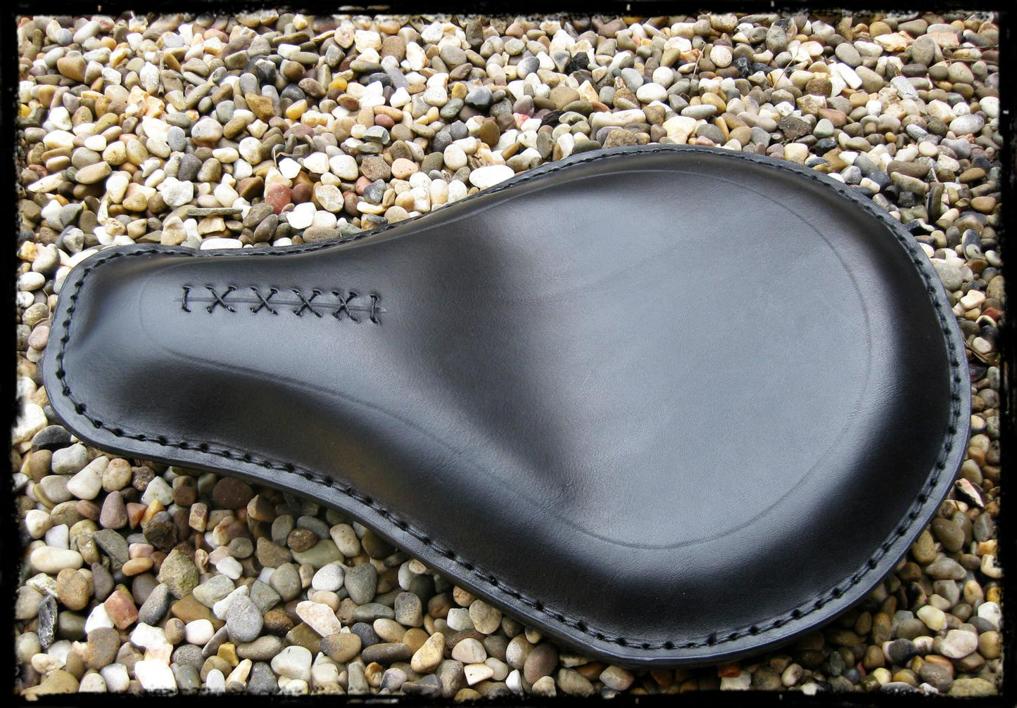 dhcustom blk stitchshirt solo seat medium - universal