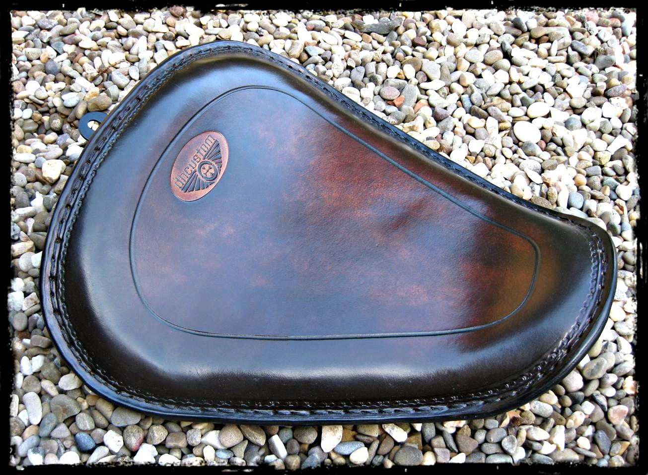 dhcustom up leather dark solo seat - 10-22 Sportster