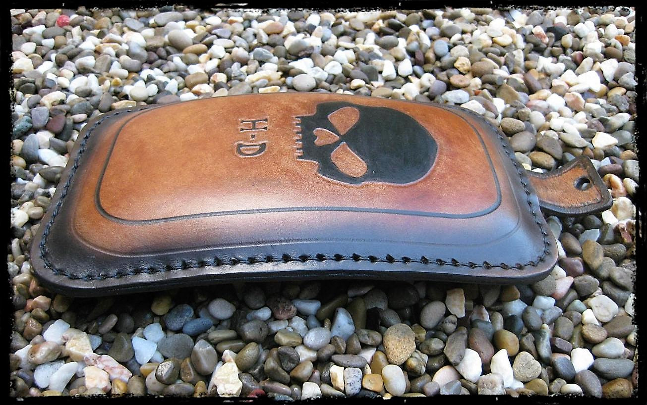 dhcustom skull HD leather pillion pad