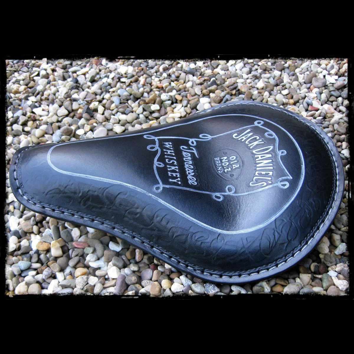 dhcustom blk jack daniels solo seat medium - universal