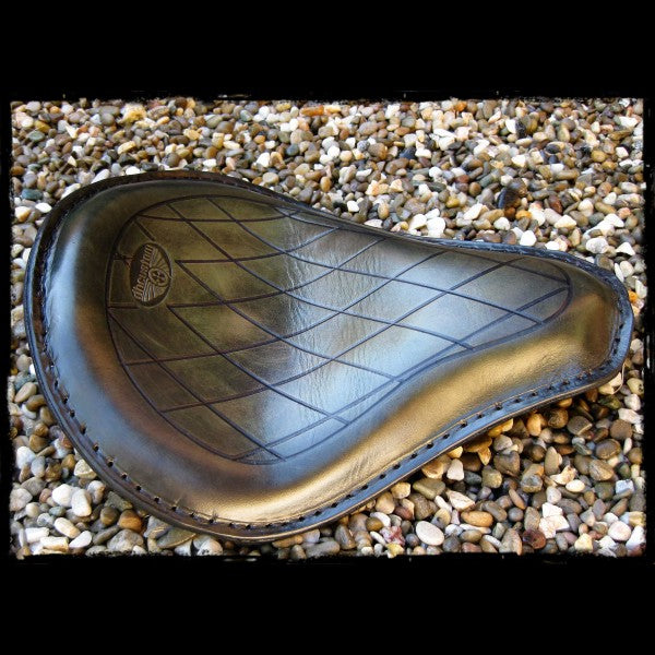 dhcustom triumph green diamonds solo seat - Triumph
