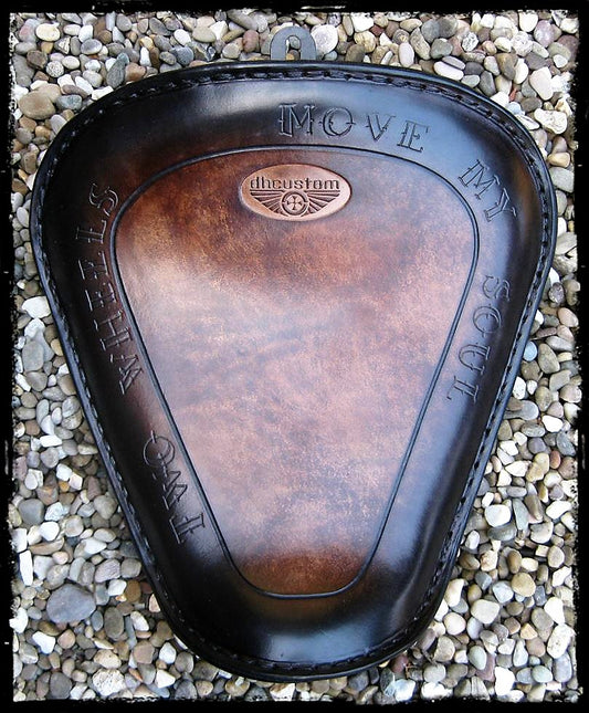 dhcustom up two wheels solo seat - 10-22 Sportster
