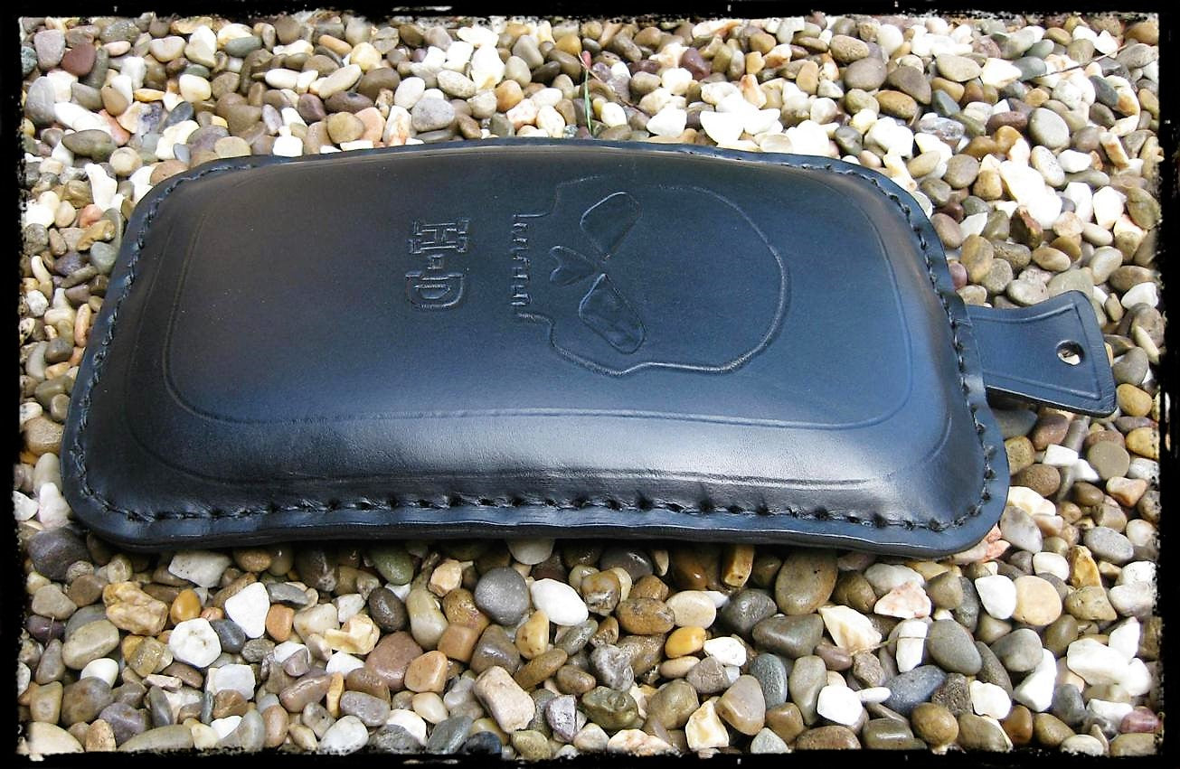 dhcustom skull blk leather pillion pad