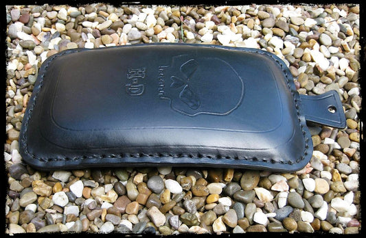 dhcustom skull blk leather pillion pad