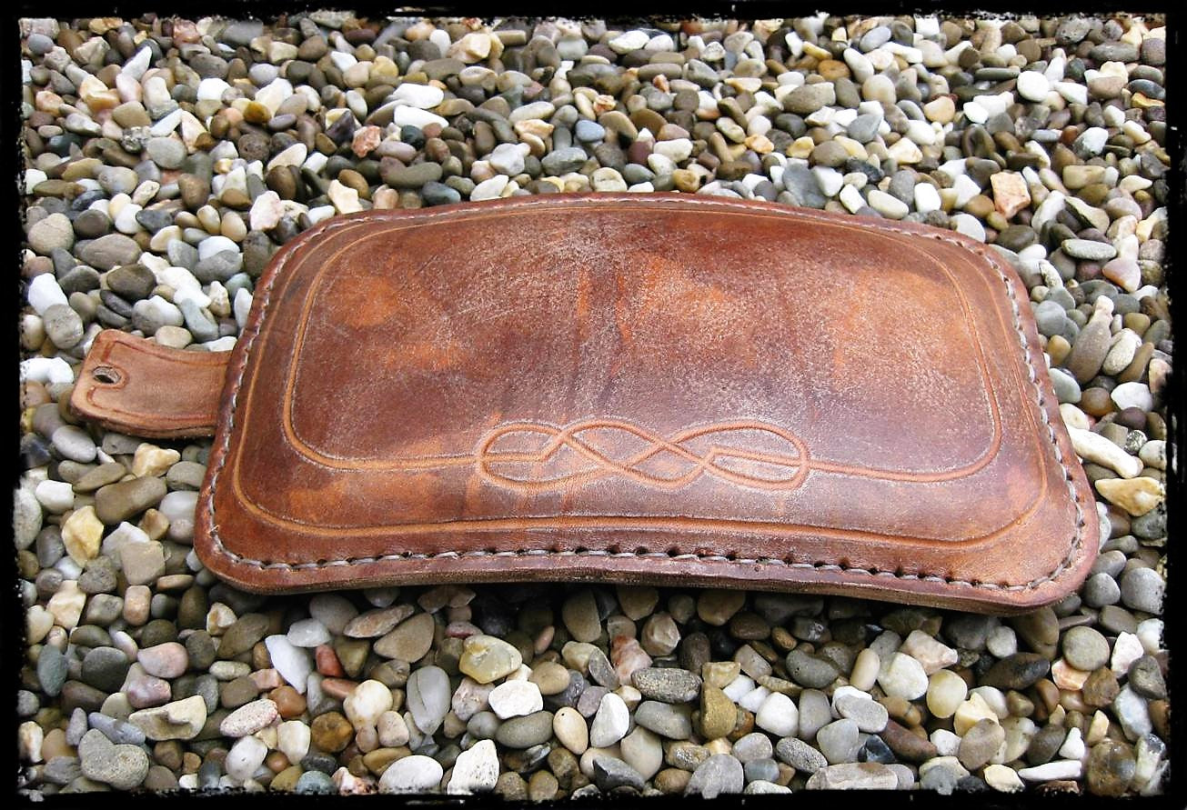 dhcustom old leather pillion pad