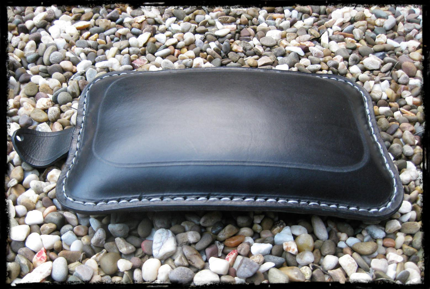 dhcustom blk with white thread leather pillion pad