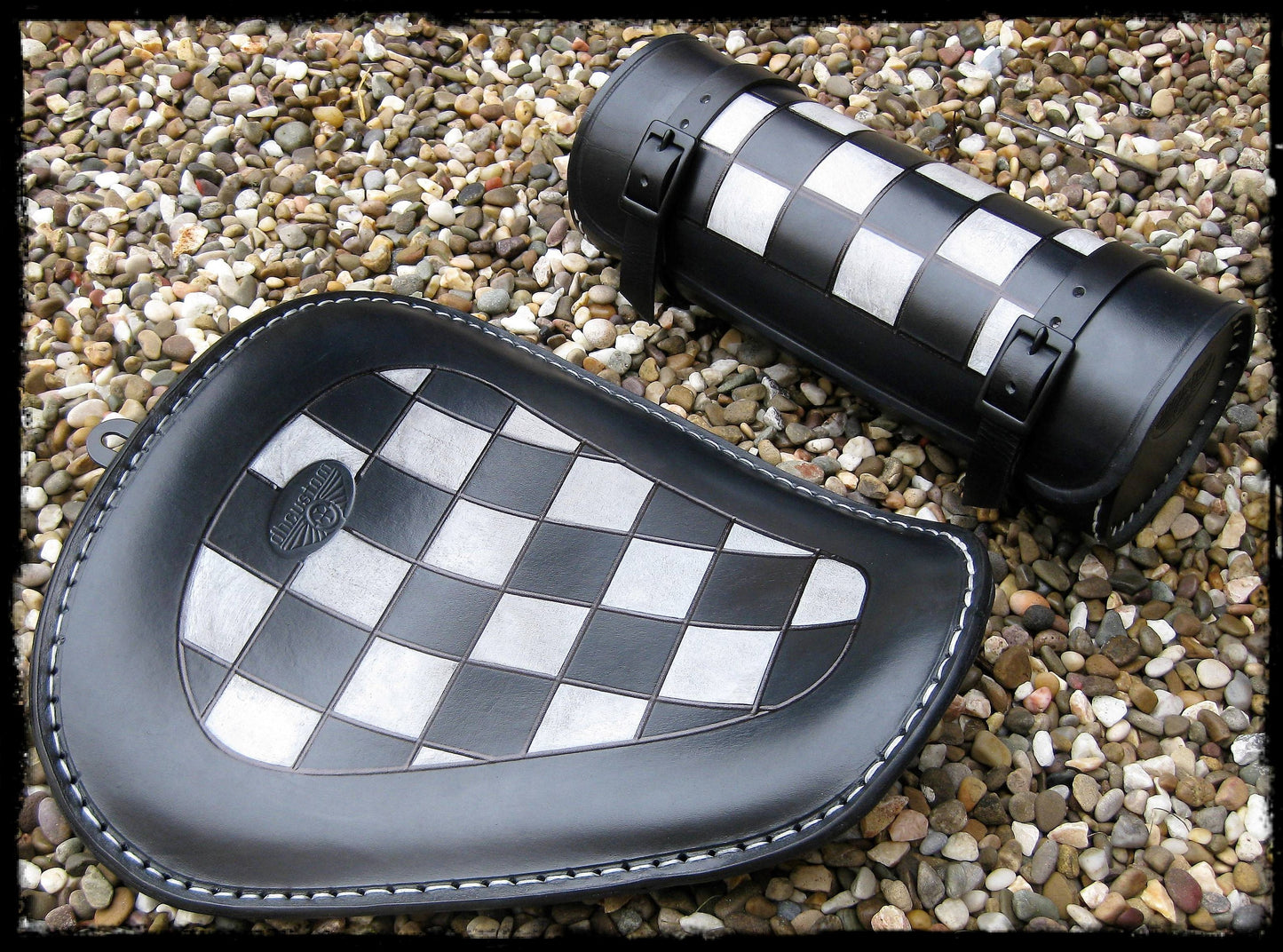 dhcustom up checked solo seat - 10-22 Sportster