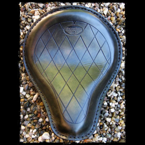 dhcustom triumph green diamonds solo seat - Triumph