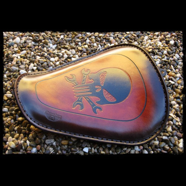 dhcustom up skull brown solo seat - 10-22 Sportster