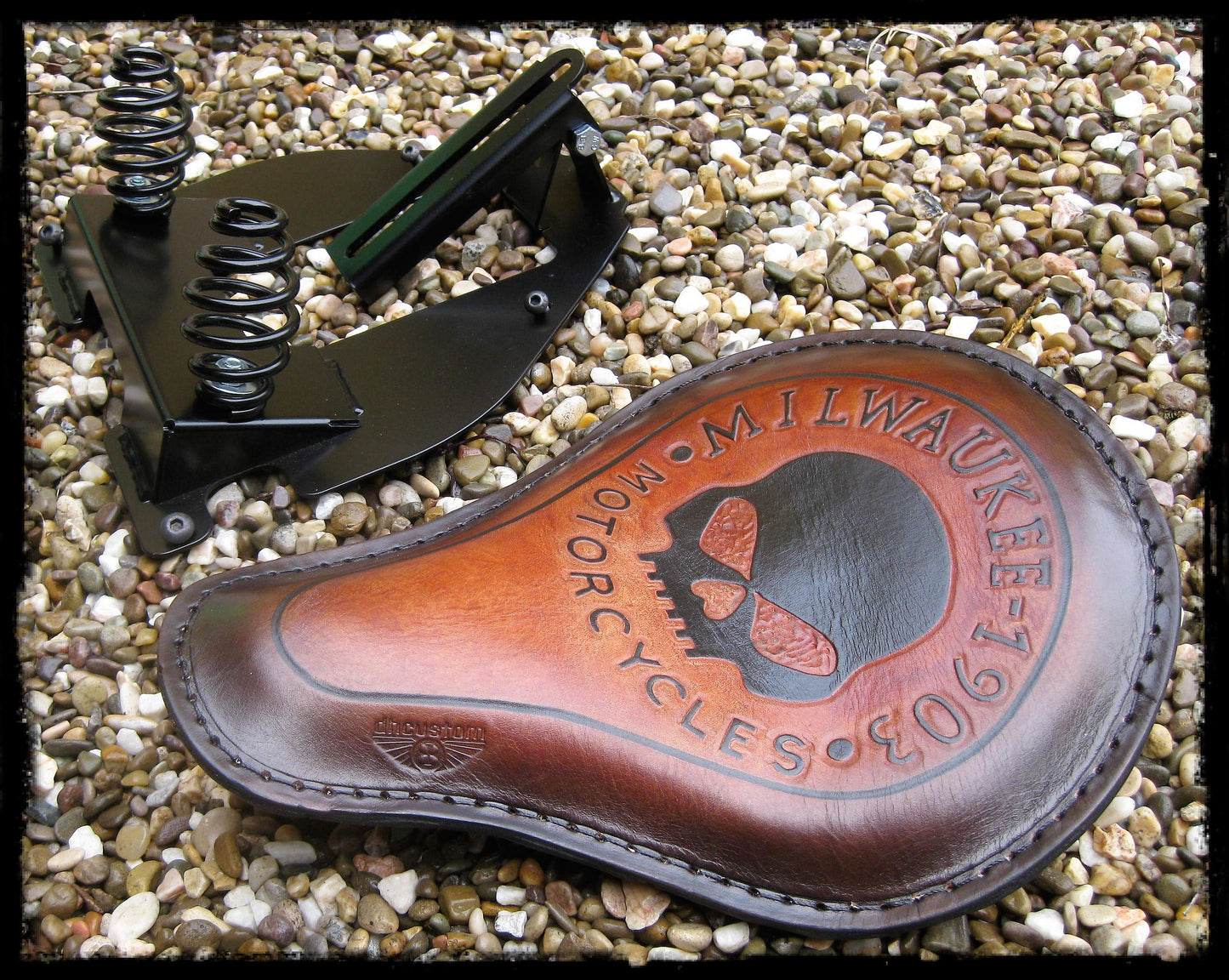 dhcustom solo seat szerelék kit - 18- Softail
