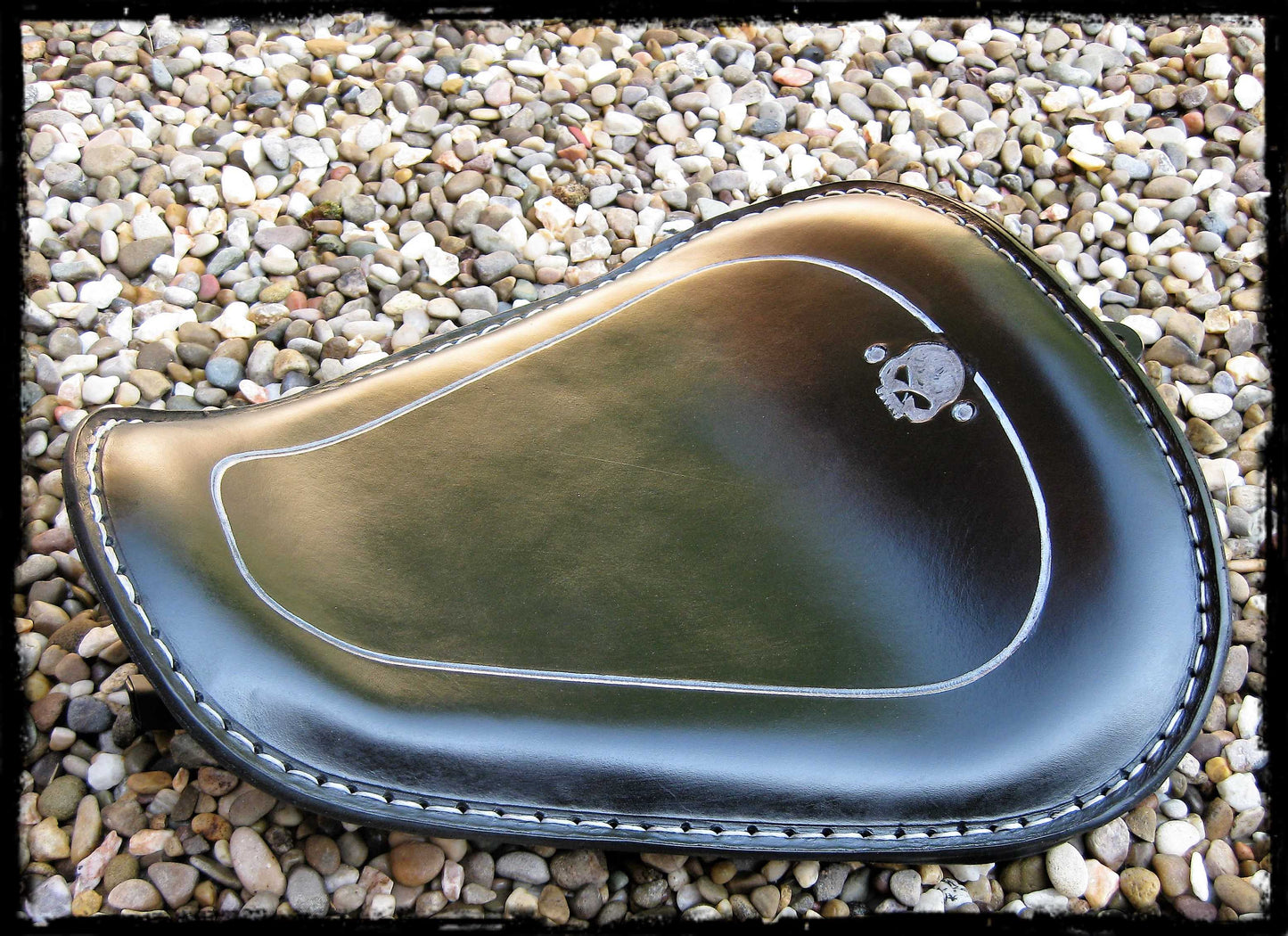 dhcustom up small skull solo seat - 10-22 Sportster